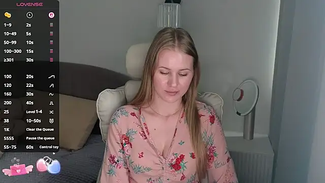 IsabelAllen online show from August 6, 1:02 pm
