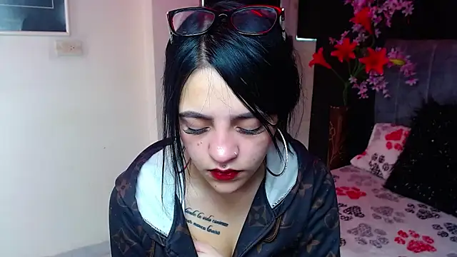 Violettasquirt online show from December 18, 1:50 pm