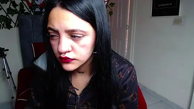 Violettasquirt online show from May 26, 2:02 pm