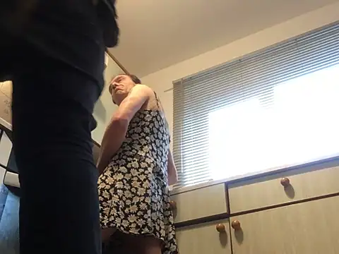 lolaisagoodtime online show from February 15, 9:38 am