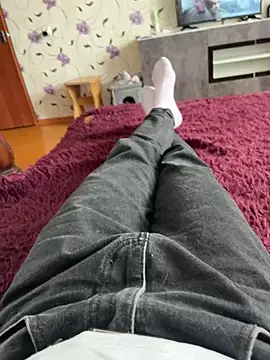 red red00 online show from February 24, 9:40 am