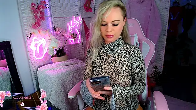 EllieKarrX online show from December 12, 8:57 am