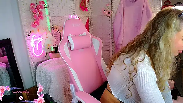 EllieKarrX online show from December 29, 9:30 pm