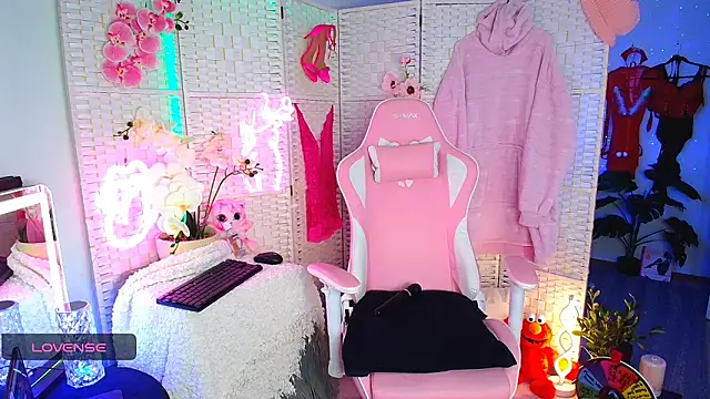 EllieKarrX online show from February 3, 12:04 am