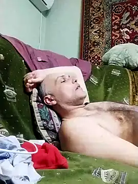 Pineapple04 online show from March 8, 8:35 pm