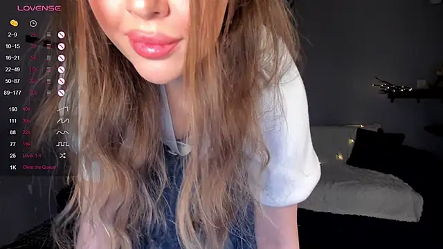 Snapshot of wwildfox chatting on February 22, 12:27 am wwildfox online show from February 22, 12:27 am