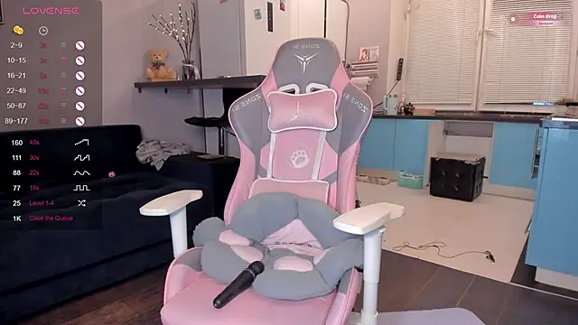 Snapshot of wwildfox chatting on March 7, 9:59 pm wwildfox online show from March 7, 9:59 pm