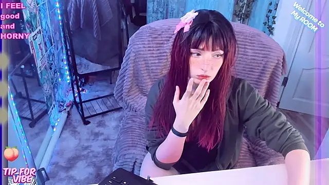 Snapshot of Toxic_Ellies chatting on February 25, 2:22 pm Toxic Ellies online show from February 25, 2:22 pm