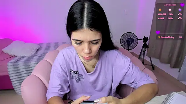 Snapshot of sofi_cute01 chatting on February 5, 1:15 am sofi cute01 online show from February 5, 1:15 am