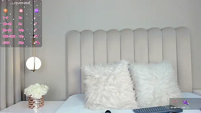 Snapshot of atenea_roberts chatting on February 5, 12:53 am atenea roberts online show from February 5, 12:53 am
