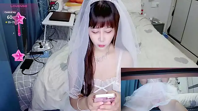 Snapshot of Angelababy001 chatting on December 4, 12:25 pm Angelababy001 online show from December 4, 12:25 pm