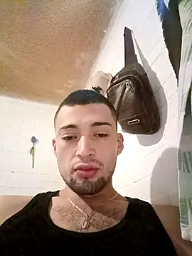 Snapshot of Suggarwhite18CM chatting on November 18, 10:25 pm Suggarwhite18CM online show from November 18, 10:25 pm