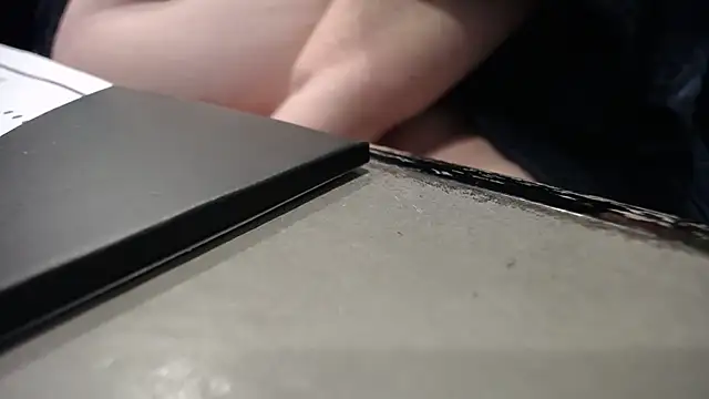 Snapshot of TinyTraps chatting on January 24, 11:23 pm TinyTraps online show from January 24, 11:23 pm