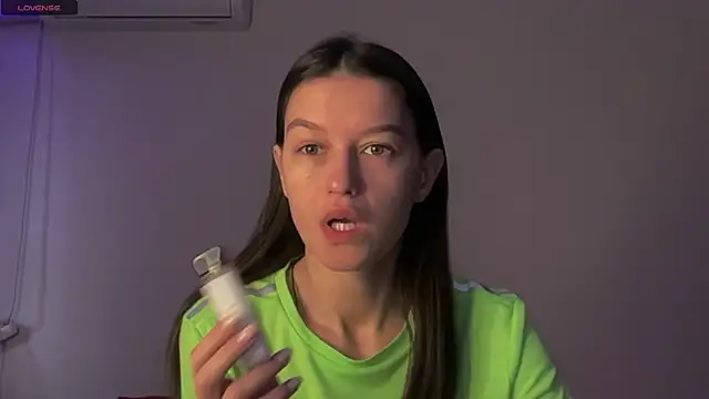 Snapshot of Alice__grace chatting on February 21, 2:38 pm Alice  grace online show from February 21, 2:38 pm