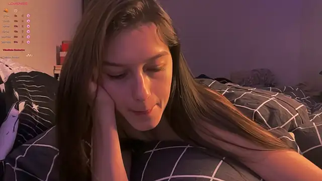 Snapshot of Alice__grace chatting on February 27, 3:59 pm Alice  grace online show from February 27, 3:59 pm