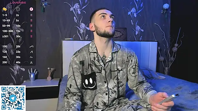 Snapshot of sexykolya chatting on December 6, 7:56 pm sexykolya online show from December 6, 7:56 pm