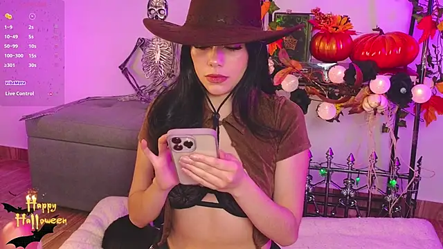 Snapshot of Soffimoon_ chatting on October 18, 1:52 am Soffimoon online show from October 18, 1:52 am