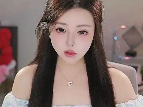 Qiaoqiao  online show from December 14, 4:34 pm