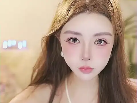 Qiaoqiao  online show from June 25, 4:00 pm