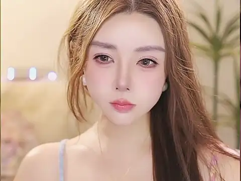 Qiaoqiao  online show from July 11, 4:10 pm
