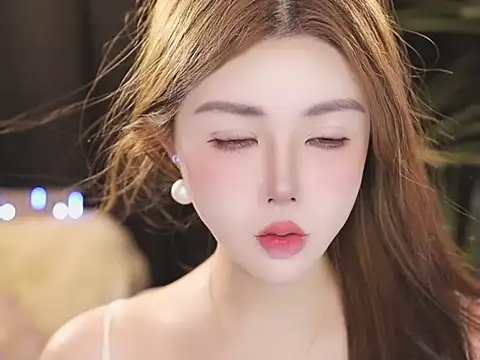 Qiaoqiao  online show from July 16, 7:20 pm
