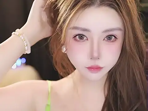Qiaoqiao  online show from July 17, 4:45 pm