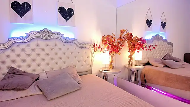 Snapshot of NiaColusi chatting on October 22, 7:57 pm NiaColusi online show from October 22, 7:57 pm