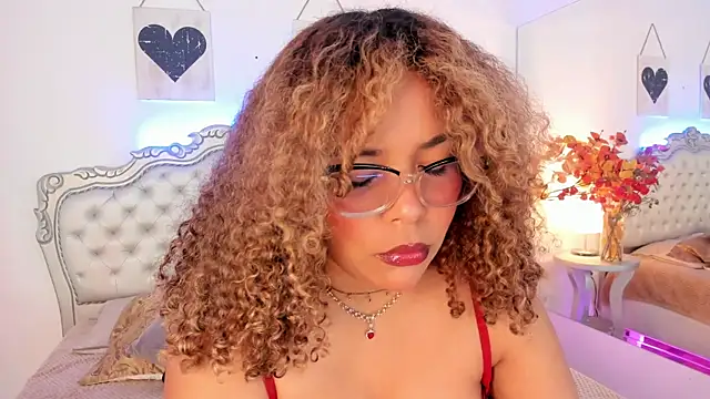 Snapshot of NiaColusi chatting on November 4, 7:46 pm NiaColusi online show from November 4, 7:46 pm