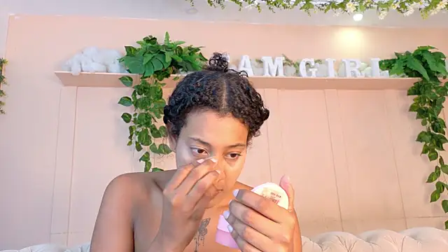 Snapshot of flavia_cruz chatting on July 6, 12:24 pm flavia cruz online show from July 6, 12:24 pm