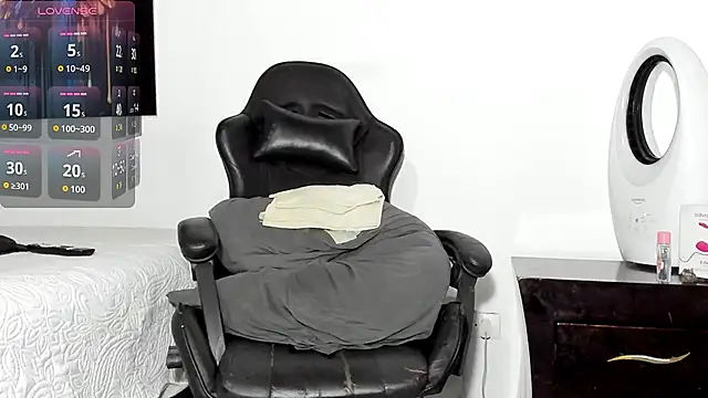 tizziano castillo  online show from March 16, 11:09 pm