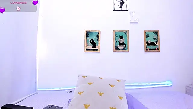 Snapshot of LilitRobins chatting on February 6, 8:56 pm LilitRobins online show from February 6, 8:56 pm