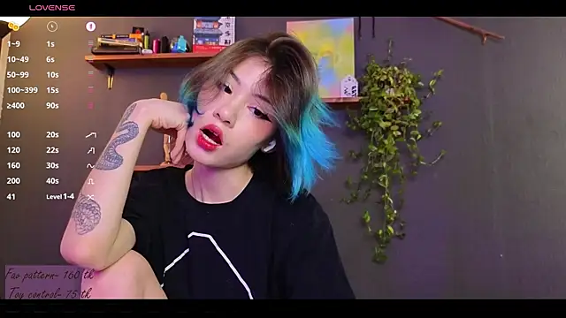 Snapshot of alicekiit chatting on January 11, 12:44 am alicekiit online show from January 11, 12:44 am