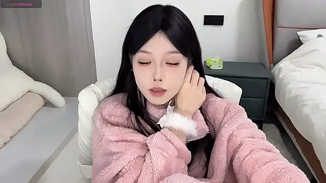 Snapshot of Q-ing chatting on December 4, 5:05 am Q-ing online show from December 4, 5:05 am