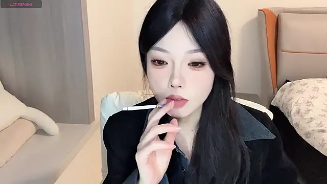 Snapshot of Q-ing chatting on December 13, 2:05 pm Q-ing online show from December 13, 2:05 pm