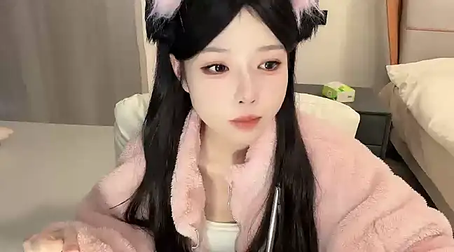 Snapshot of Q-ing chatting on January 2, 1:49 am Q-ing online show from January 2, 1:49 am