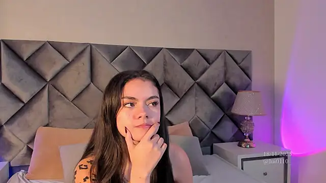 Luisa0110 online show from November 18, 7:40 pm