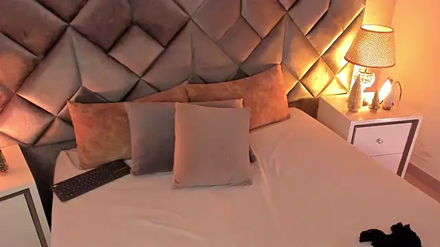 Luisa0110 online show from December 18, 7:09 pm