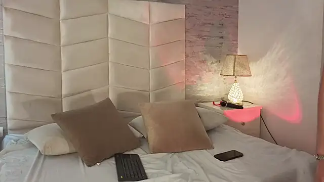 Luisa0110 online show from February 25, 5:00 pm