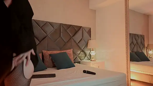 Luisa0110 online show from April 3, 4:27 pm