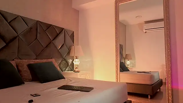 Luisa0110 online show from April 8, 7:25 pm