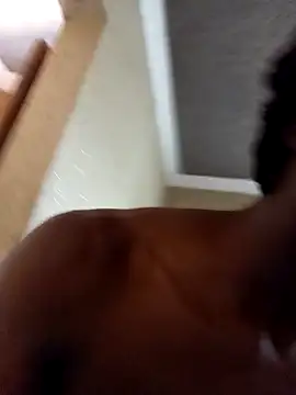 Snapshot of Hentaii001 chatting on December 10, 11:43 am Hentaii001 online show from December 10, 11:43 am