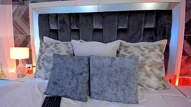 TaniaSmith1 online show from February 19, 7:38 pm