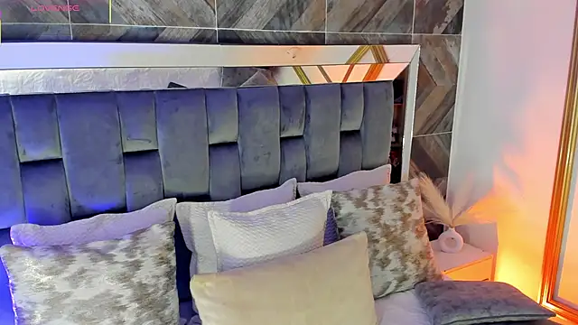 TaniaSmith1 online show from December 15, 11:42 pm