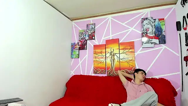 Snapshot of Fresahot2005 chatting on December 14, 8:08 pm Fresahot2005 online show from December 14, 8:08 pm