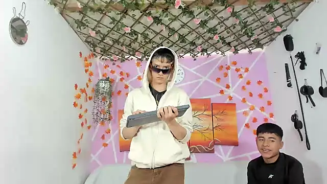 Snapshot of Fresahot2005 chatting on March 13, 8:11 pm Fresahot2005 online show from March 13, 8:11 pm