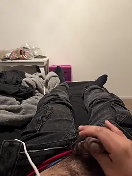 Snapshot of alanrguzoso012 chatting on November 15, 9:17 am alanrguzoso012 online show from November 15, 9:17 am