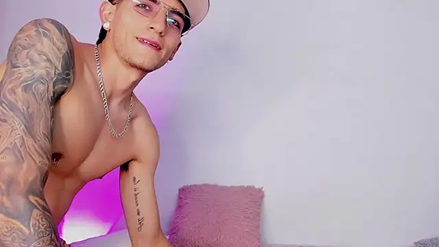 Snapshot of _NATAHSA_ chatting on February 28, 2:42 am NATAHSA online show from February 28, 2:42 am