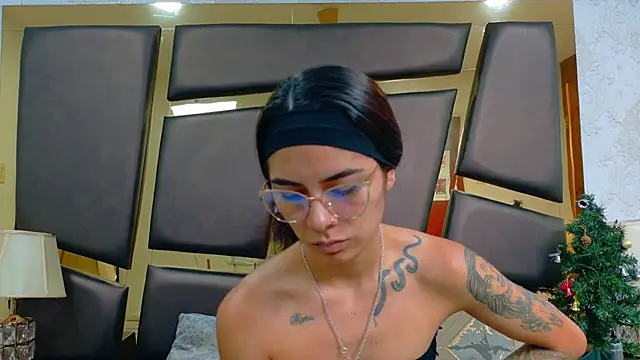 NicoleEsposito online show from December 16, 12:43 pm