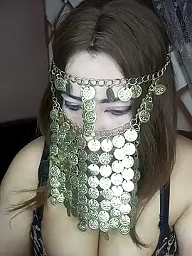 Snapshot of QueenBata chatting on February 5, 9:18 pm QueenBata online show from February 5, 9:18 pm