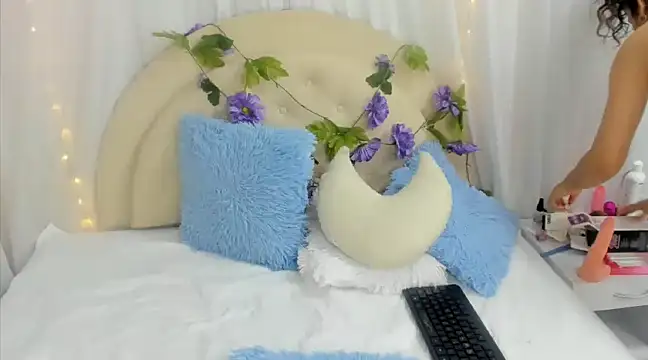 brithany rousee online show from January 4, 10:24 pm